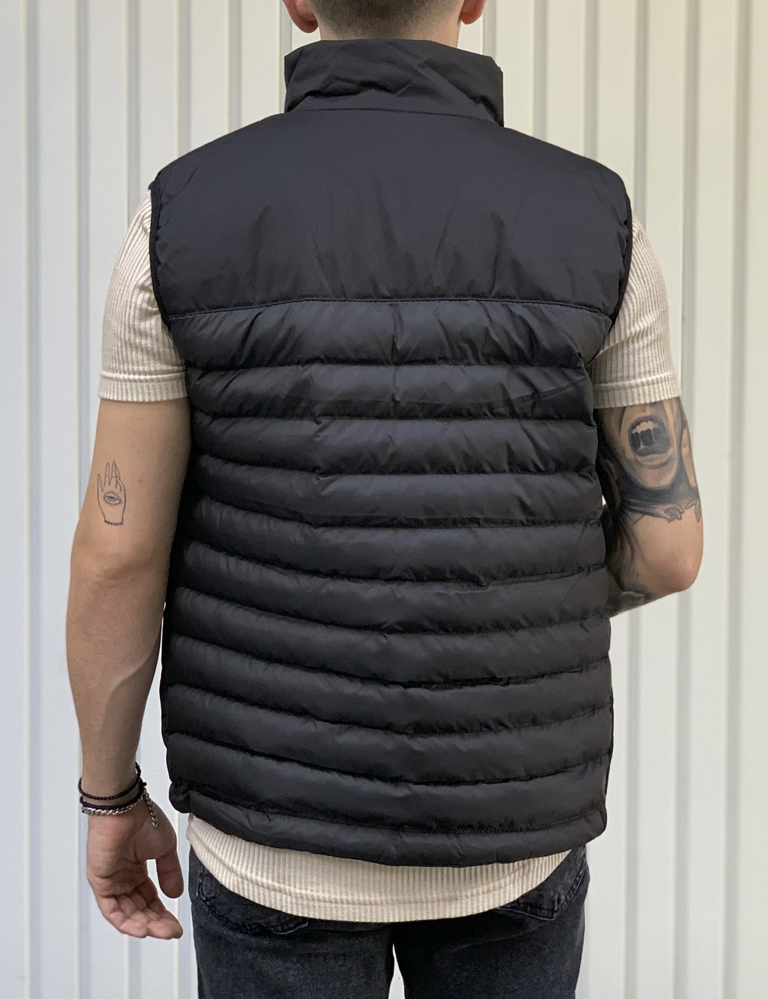 Ανδρικό μαύρο καπιτονέ αμάνικο μπουφάν ADK59160 φωτογραφία